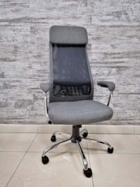 Кресло Barneo K-115 для персонала (серая ткань, черная сетка) в Миассе - miass.mebel-74.com | фото