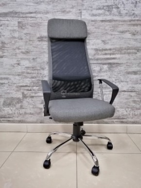 Кресло Barneo K-116 для персонала (серая ткань, черная сетка) в Миассе - miass.mebel-74.com | фото