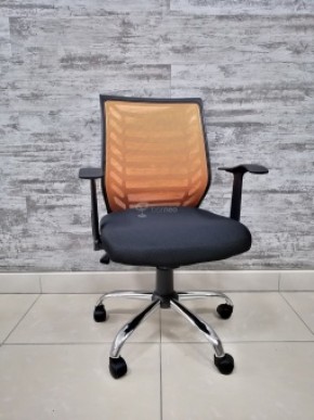 Кресло Barneo K-138 для персонала (черная ткань оранжевая сетка) в Миассе - miass.mebel-74.com | фото