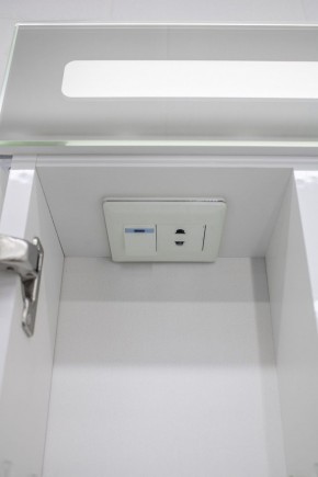 Шкаф-зеркало Аврора 65 с подсветкой LED Домино (DV8006HZ) в Миассе - miass.mebel-74.com | фото