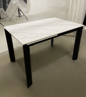 Стол CORNER 120 MATT WHITE MARBLE SOLID CERAMIC / BLACK, ®DISAUR в Миассе - miass.mebel-74.com | фото